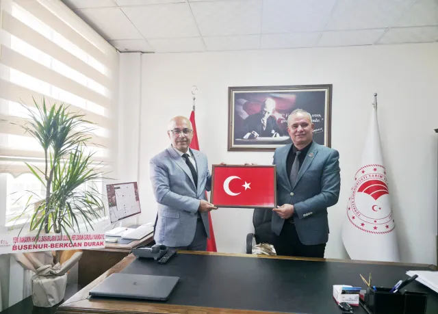 Türkiye Gaziler ve Şehit Aileleri Vakfı Doğu Anadolu Bölge Başkanı Hamza Karakuş’tan, Iğdır Doğa Koruma ve Millî Parklar Müdürü Aziz Durak’a Hayırlı Olsun Ziyareti