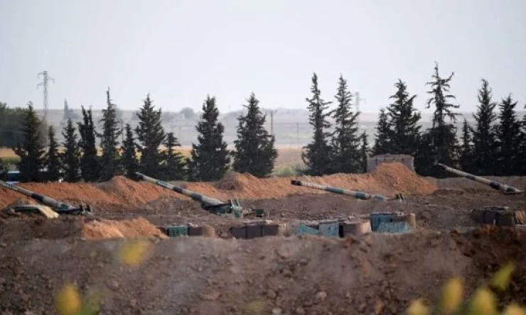 Türkiye, Suriye sınırını geçmesi için askerlerini artırıyor