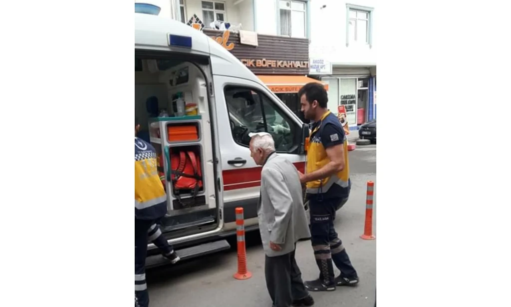 Korkunç kaza Yaşlı Amca Kanlar içinde kurtarılmayı bekledi...