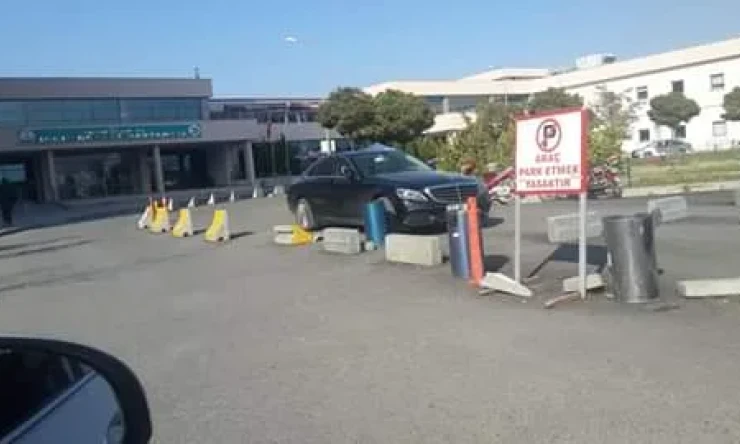 HASTANENİN ÖNÜNDEKİ KARMAŞA!