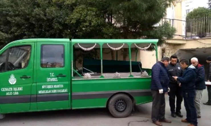 Araçta kız arkadaşını öldürdü. Köprüden atladı