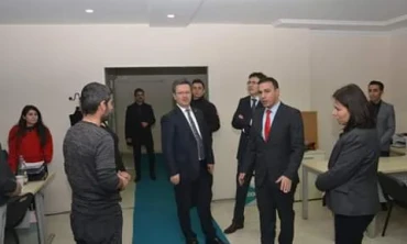 Vali Enver Ünlü, Sosyal Hizmet Merkezi Müdürlüğünün yeni hizmet binasında incelemelerde bulundu