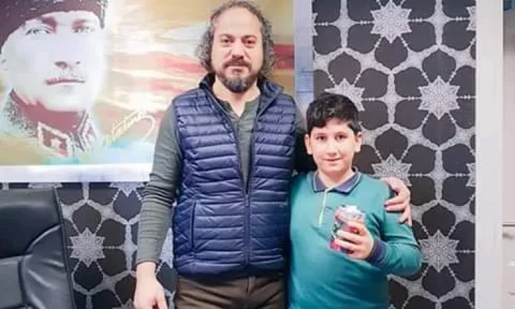 BİLGİSAYAR ALMAK İÇİN TOPLADIĞI HARÇLIĞINI NECİFE ABLASINA BAĞIŞLADI