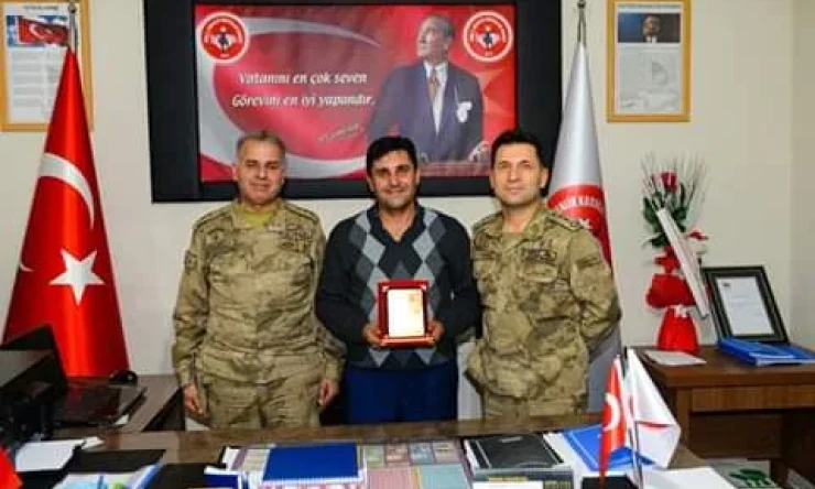 Iğdır İl Jandarma Komutanı Albay Özdurhan, güvenlik korucularıyla bira araya geldi