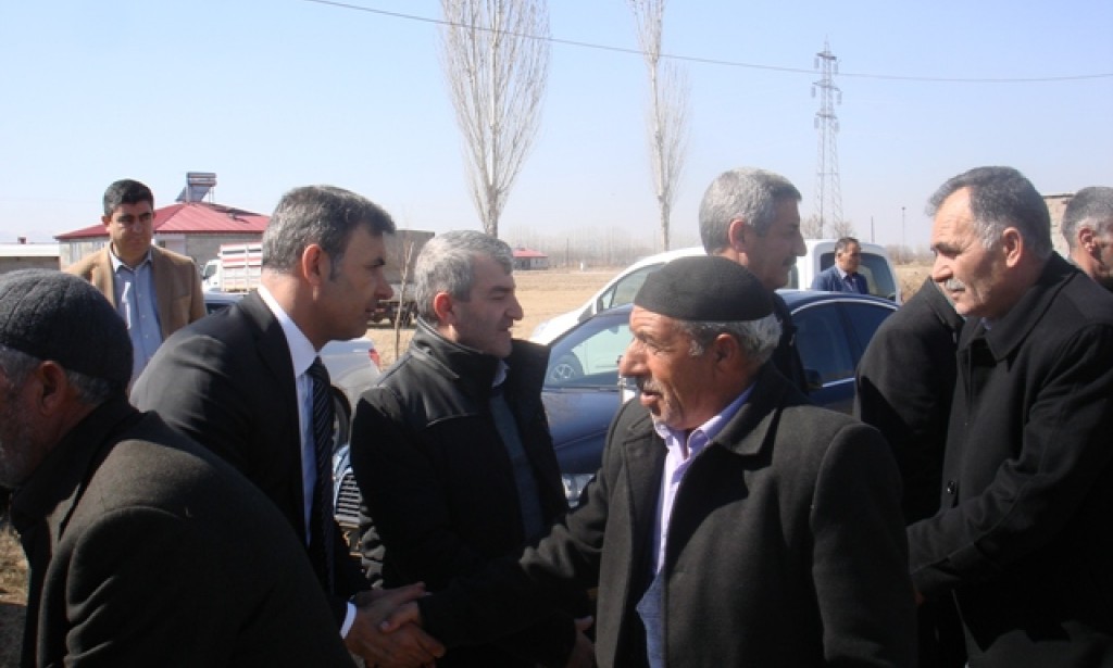 Mahalle) mahallesinden Akan ailesi arasındaki kan davası barış ile neticelendi