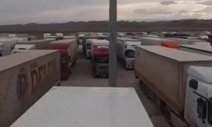 Türkmenistan, Türk şoförler İran sınırında mahsur kaldı