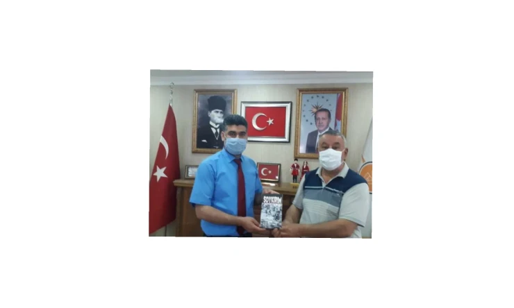 Ünsal ”Soykırım “Kitabını Ak Parti İl Başkanına Hediye Etti