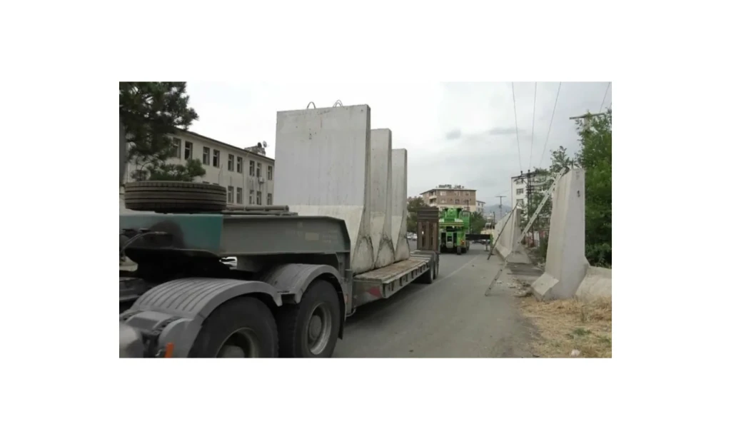 Iğdır’da güvenlik duvarları kaldırılma işlemine başlandı.