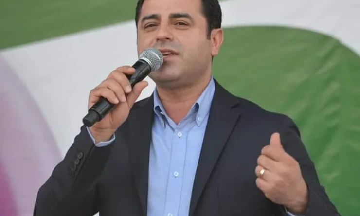 Selahattin demırtas muhalefete seslenerek akp yi degil gelecegi konuşun