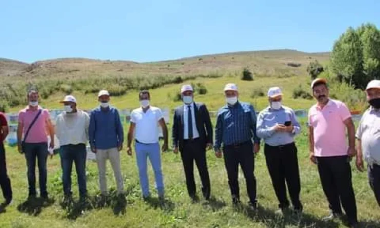 Tuzluca ilçemize bağlı Hamurkesen Köyünde "2020 Yılı Bal Hasadı Programı"na