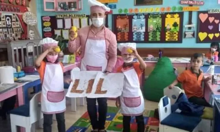 ÖRNEK ÖĞRETMEN ÖZKAN OĞAN”BİRİNCİ SINIF ÖĞRENCİLERİNE OKULU SEVDİRDİ