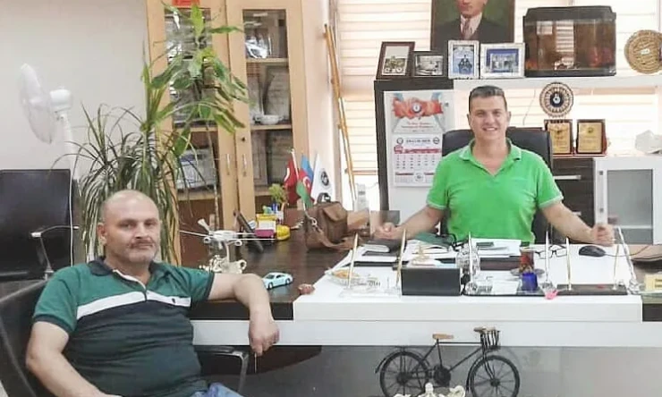 Burda Ak Parti il başkanı Ali Kemal Ayaz, kardeşimize görev düşüyor