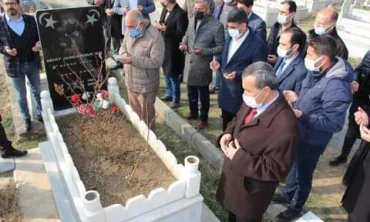 Başkan Ayaz ve yönetim üyeleriyle Asri Mezarlığında kabir ziyaretinde bulundu