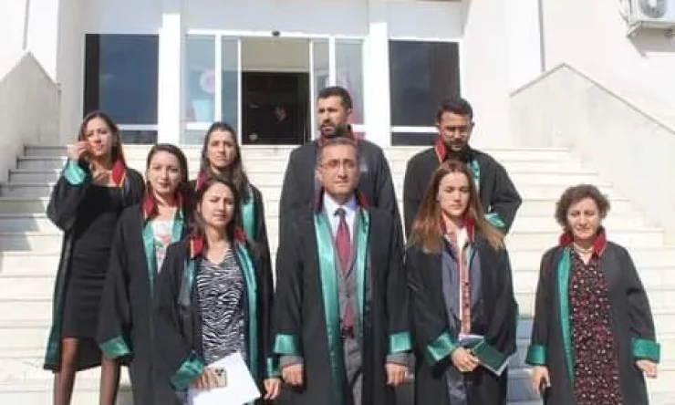 Adliye binası önünde basın açıklaması gerçekleştirdi