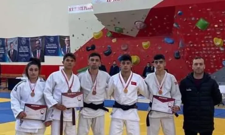 Alagöz Holding başarılara imza atıyor