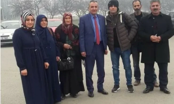 "Muhtar Mehmet Alabuga, oğlunu dualarla askere gönderdi"