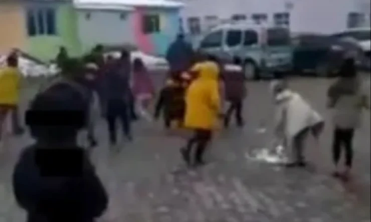 Yüzbaşılar köyünde ilköğretim okul müdürü...