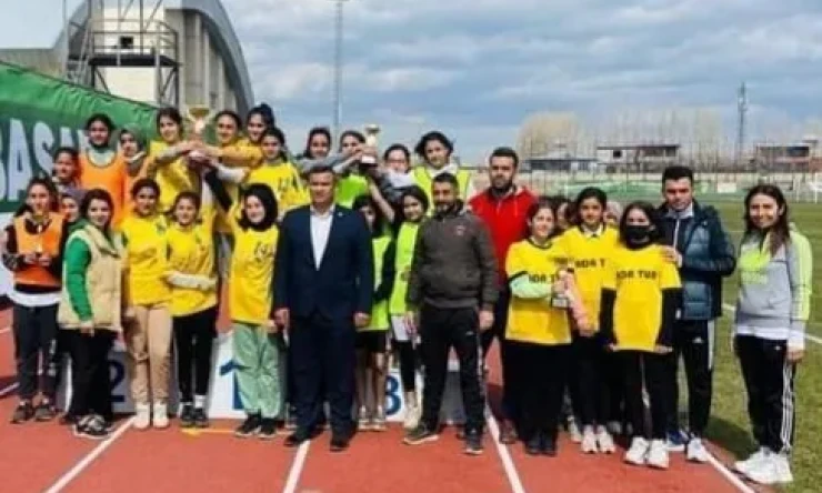 (Iğdır) Yıldız kız ve erkek puanlı atletizm müsabakaları tamamlandı