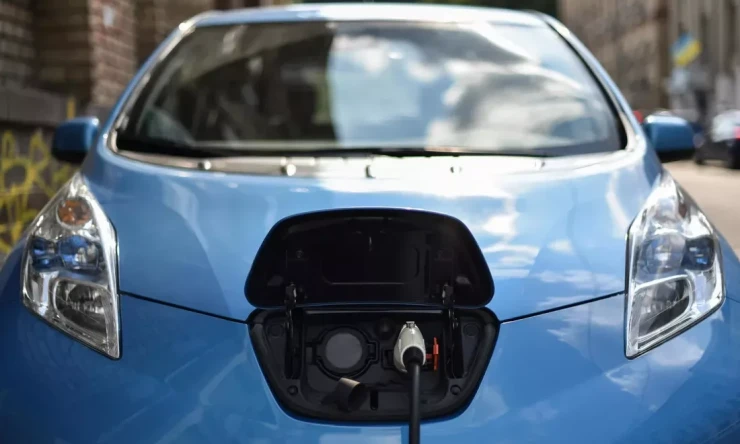 Nissan, 2028 için "oyun değiştiren" pil teknolojisiyle EV'leri taklit ediyor