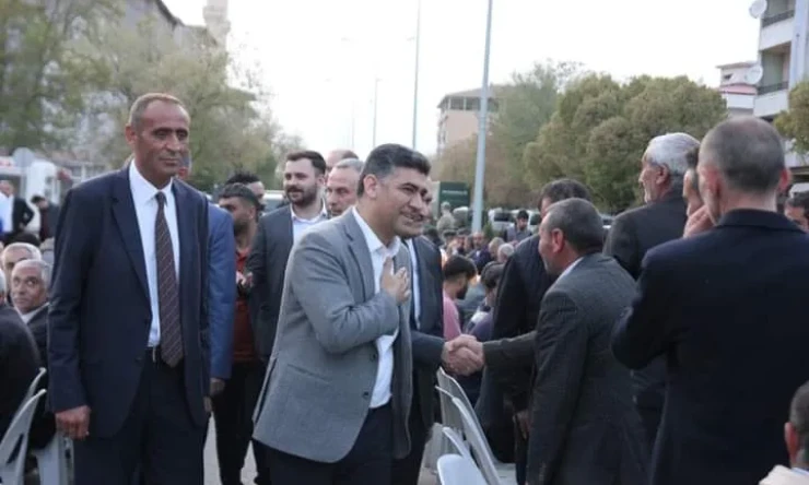 Ak Parti kadrosu MKYK üyesi ile Aralık'da iftara katıldı
