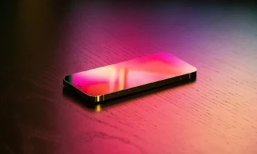 Apple iPhone 14 Pro, otomatik odaklamalı ön kamerayı delikli bir oyukta barındırabilir