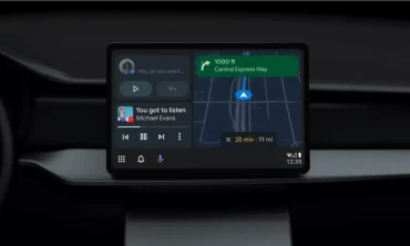 Yeni Android Auto, bölünmüş ekran arayüzünü kullanarak herhangi bir ekran boyutuna uyum sağlar
