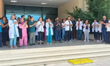 Iğdır’da sağlıkçılar katledilen Dr. Ekrem Karakaya için ayakta