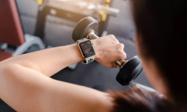 Spor odaklı Apple Watch'ın daha büyük ekran, daha uzun pil ömrü ve kırılmaya karşı dayanıklı ekrana sahip olduğu söyleniyor