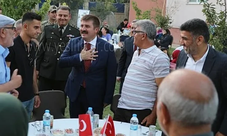 Iğdır'da şehit ve gazi aileleri yemekte bir araya geldi