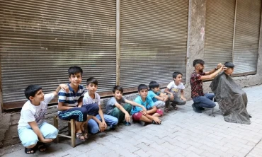 Diyarbakır'da sokak sokak gezen berber