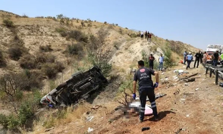 Katliam gibi kaza: 16 ölü, 21 yaralı