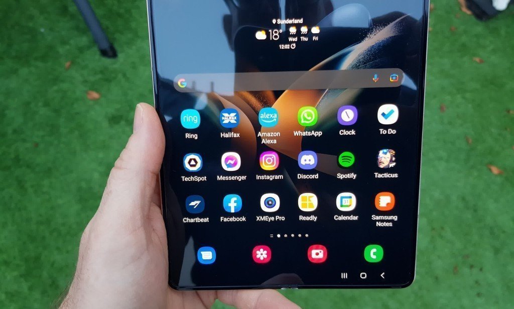 Katlamak veya Katlamamak: Samsung Galaxy Z Fold 4'ü Almalı mısınız?