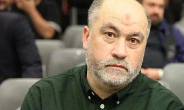 Ali Kılıç muhtaç ailelere yardım ediyor