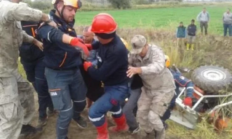 Kullandığı traktörün yağmur nedeniyle devrilmesi sonucu hayatını kaybetti