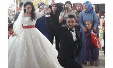 Yusufoğlu ve Kaman ailelerinin nikah törenindeki mutluluğu