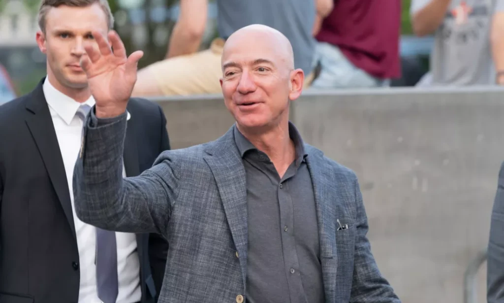 Milyarder Jeff Bezos, insanlara bu tatil sezonunda paralarına dikkat etmelerini tavsiye ediyor