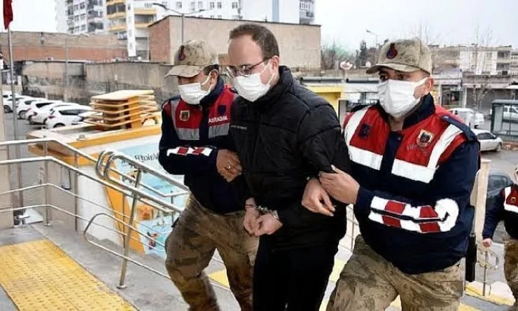 Olay Iğdır'dan! Avukat cübbesiyle otururken yakalandı