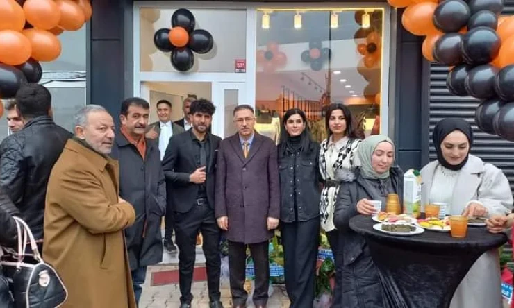 Iğdır AK Parti Milletvekili Aday Adayı Ahmet Tutulmaz mağaza açılışına katıldı