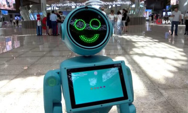 İstanbul Havalimanındaki yardımcı robotlar
