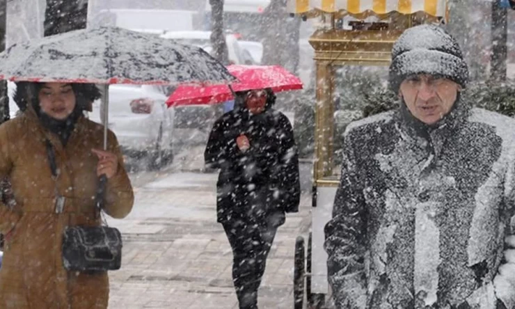 İstanbul'da beklenen kar yağışı başladı