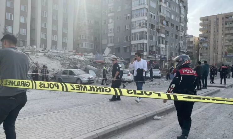 Şanlıurfa'da 6 katlı bina çöktü
