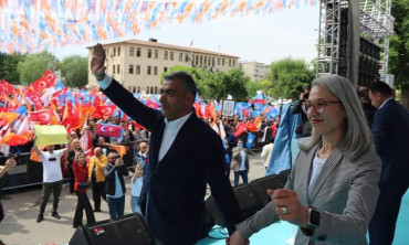 Mitingde, Alagöz'ün gelecek vaatleri ve tahminleri de dikkat çekti