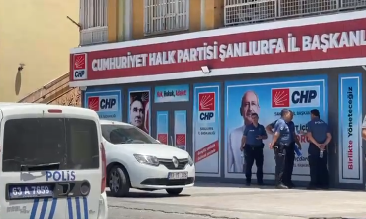 CHP Şanlıurfa İl Başkanlığı'nda Gerginlik: Parti Binasına Kilit Vuruldu