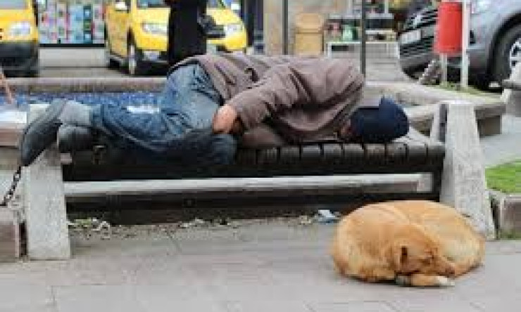 Aç ve Kimsesiz İnsanlar