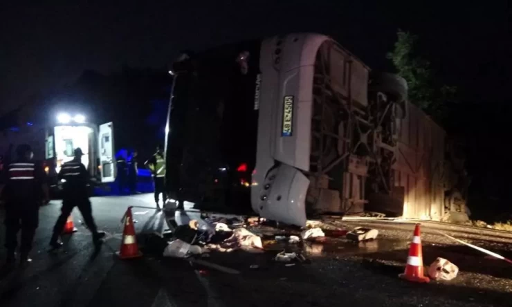 Denizli Honaz'da TIR ve Yolcu Otobüsü Kaza Haberi: Çok Sayıda Ölü ve Yaralı Var