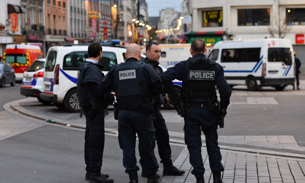 Fransa'da 'Selamünaleyküm' Diyerek Gözaltına Alınan Kadın Olayı