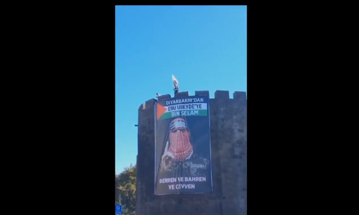 İstanbul ve Diyarbakır'da El-Kassam Tugayları Sözcüsü Ebu Ubeyde'nin Posterleri Asıldı