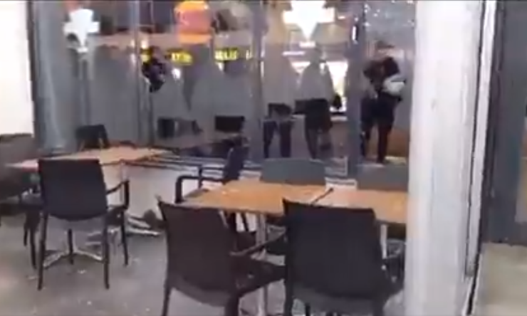 Van'da Gerçekleşen Filistin'e Destek Yürüyüşü Sonrası Burger King Şubesine Taşlı Saldırı