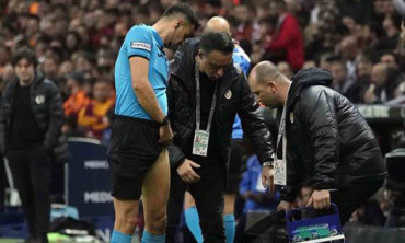 Galatasaray-Alanyaspor Maçında Hakem Ali Şansalan'ın Sakatlığı: Süper Lig'de Sürpriz Anlar