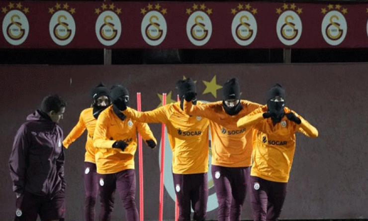 Galatasaray, Manchester United Maçına Hazır: Yağmurlu Antrenman ve Son Durum